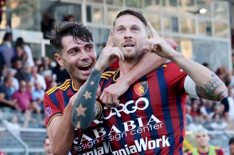 Un'esultanza di Caturano, bomber del Potenza e capocannoniere del Girone C | Foto Facebook Potenza Calcio