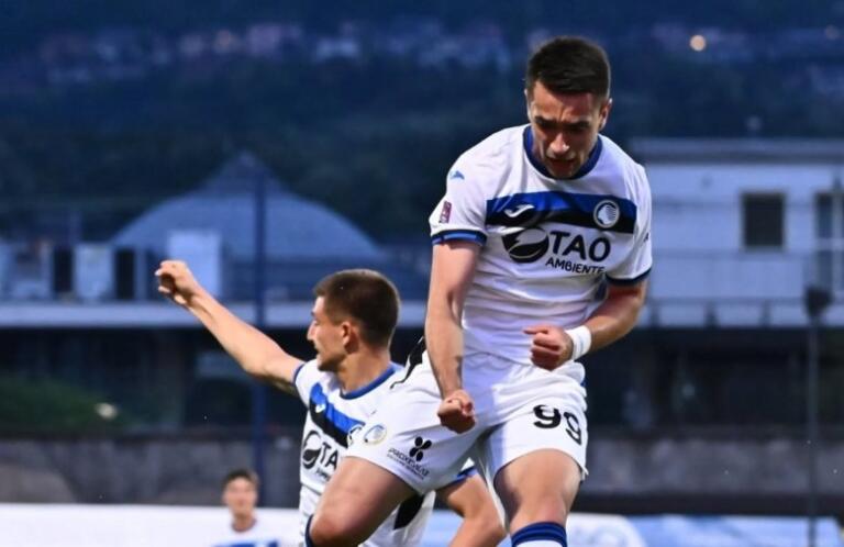 L'esultanza di Vlahovic, bomber dell'Atalanta Under 23, dopo la rete contro il Trento nei playoff | Foto Facebook Lega Pro