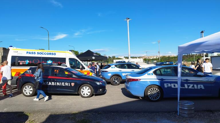 Le forze dell'ordine intervenute nel centro sportivo del Latte Dolce