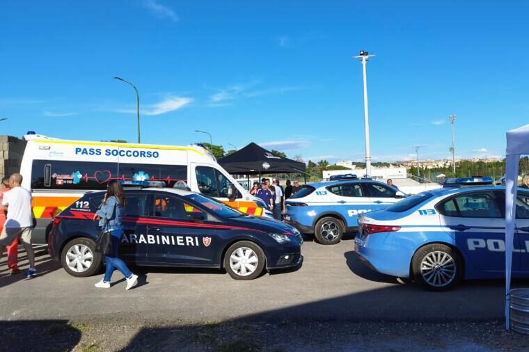 Le forze dell'ordine intervenute nel centro sportivo del Latte Dolce