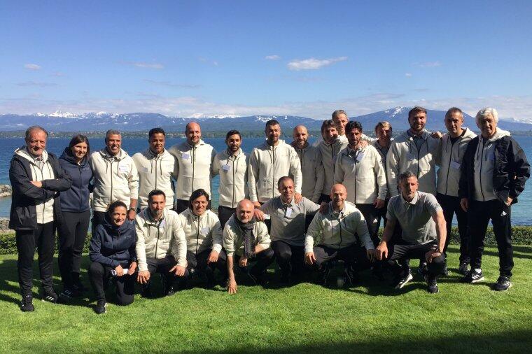 Michele Pazienza (sesto in piedi da sinistra) insieme ai compagni del corso "UEFA Pro", tra i quali Enzo Maresca, Paolo Zanetti, Gianni Rivera, Cerezo, Camoranesi, Stellini, Amantino Mancini | Foto Facebook FIGC
