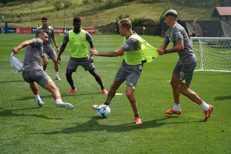 Cagliari in allenamento nel sesto giorno di ritiro a Ponte di Legno | Foto Centotrentuno