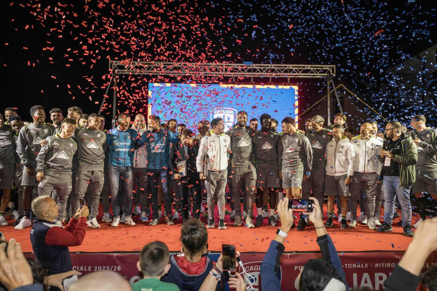 Un momento della presentazione del Cagliari in piazza XXVII Settembre a Ponte di Legno | Foto Valerio Spano
