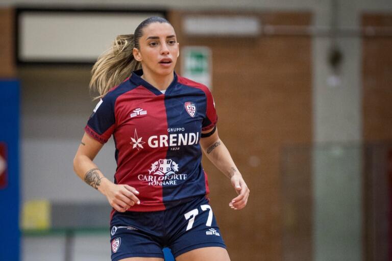 Fabiana Vecchione con la maglia del Cagliari