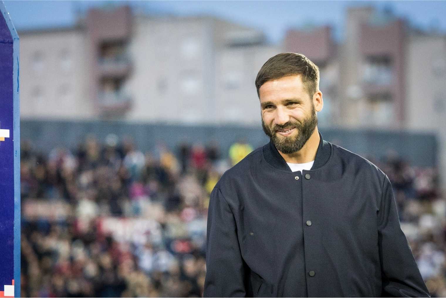 Leonardo Pavoletti saluta il pubblico di Cagliari | Foto Valerio Spano