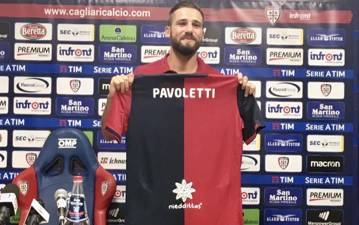 Pavoletti alla presentazione da nuovo giocatore del Cagliari | Foto Sardegna Sport